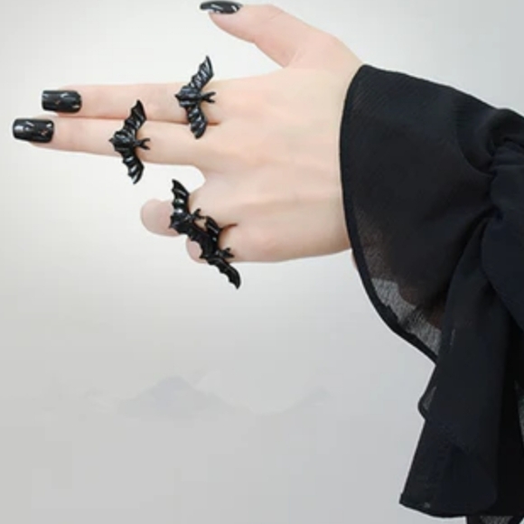 Gothic Bat Ring - Picture 8 of 12